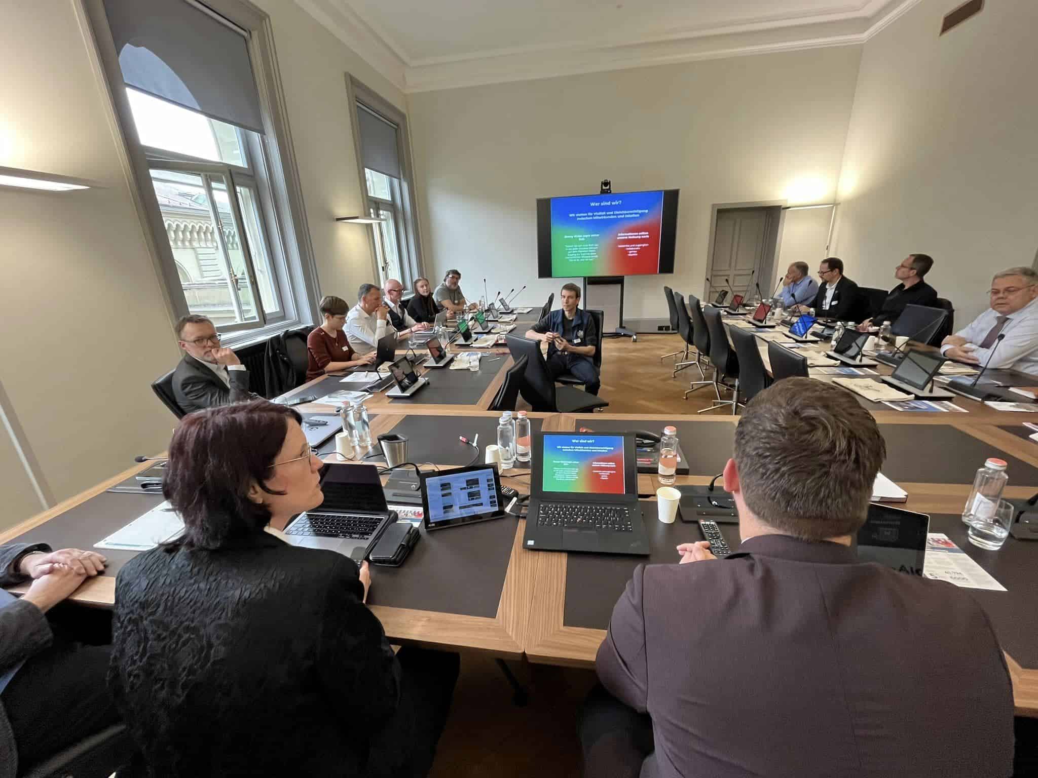 Wikimedia informs parliamentarians at the Federal Palace in Bern