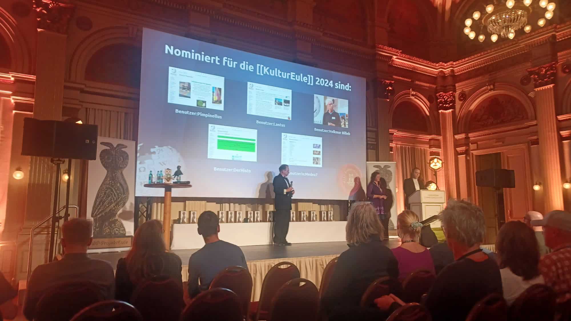 WikiCon Wiesbaden: Il premio KulturEule 2024 va alla Svizzera